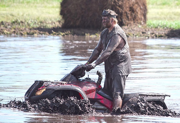 , Is Mud Bogging Dangerous? Can I Do It Safely?, 4x4 Crawlers